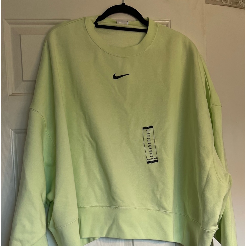 Nike Sportswear Essentials Oversized Fleece Crew Sweatshirt in Lime Ice/Black